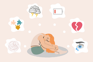Frau in sitzender, gebückter Haltung. Um Sie herum sind 6 Wolken mit verschiedenen Emotionssymboliken.