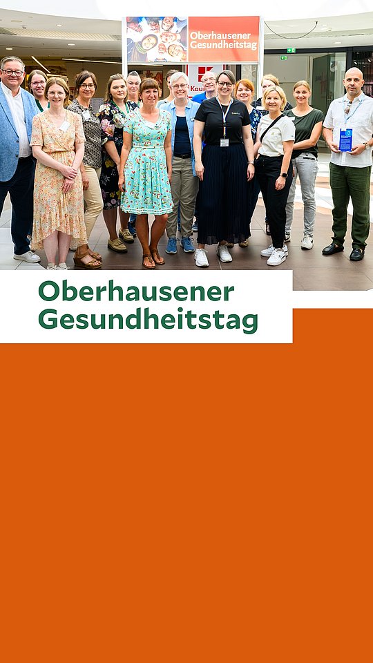 mehrere PErsonen vor dem Schild mit dem Titel Oberhausener Gesundheitstag